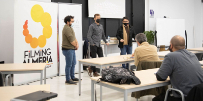 La Institución Provincial, a través de ‘Filming Almería’ y en colaboración con la Asociación de Técnicos y Empresas del Sector Audiovisual de Almería, TESA, impulsa un programa formativo para profesionales del sector